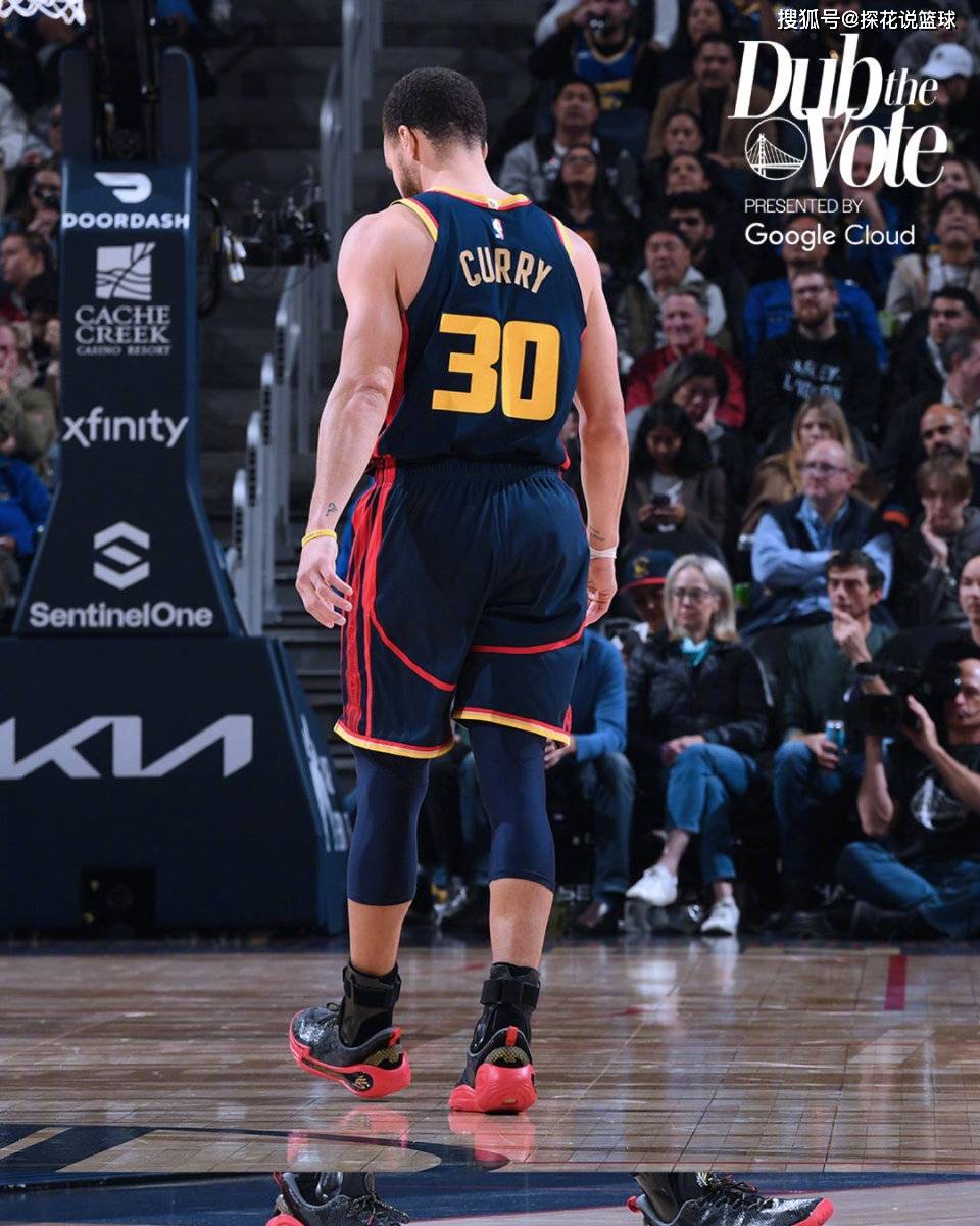 库里回归赛场，连败首场状态亮眼，利物浦观众沸腾！